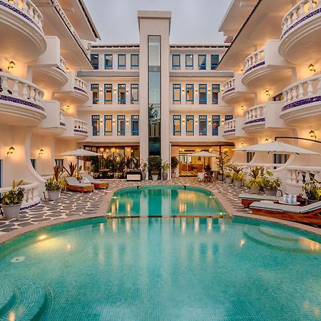 Azalea By Stone Wood Premier Hotel Varca Bagian luar foto