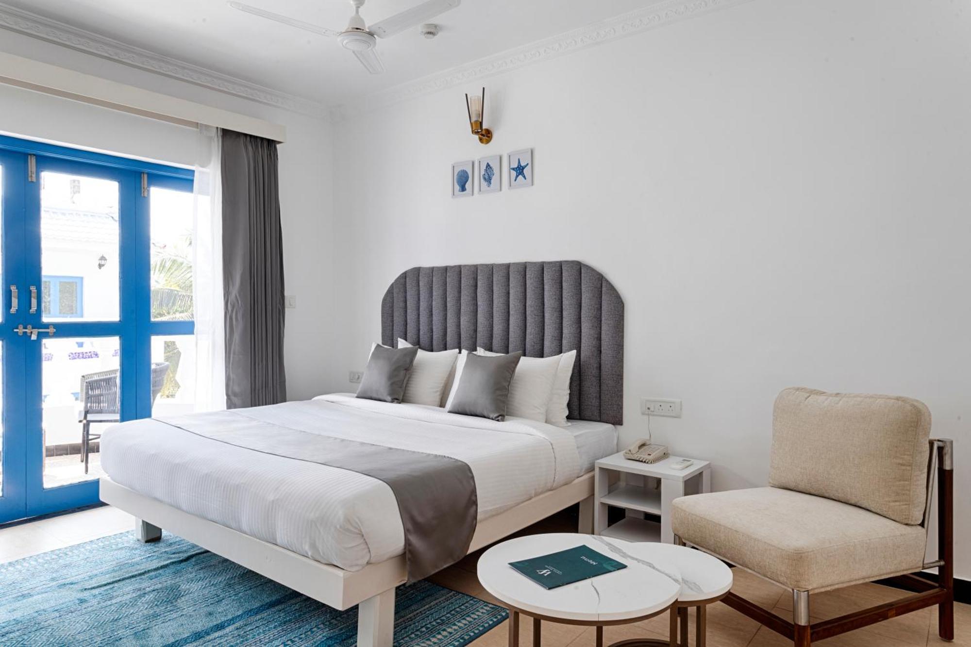 Azalea By Stone Wood Premier Hotel Varca Bagian luar foto