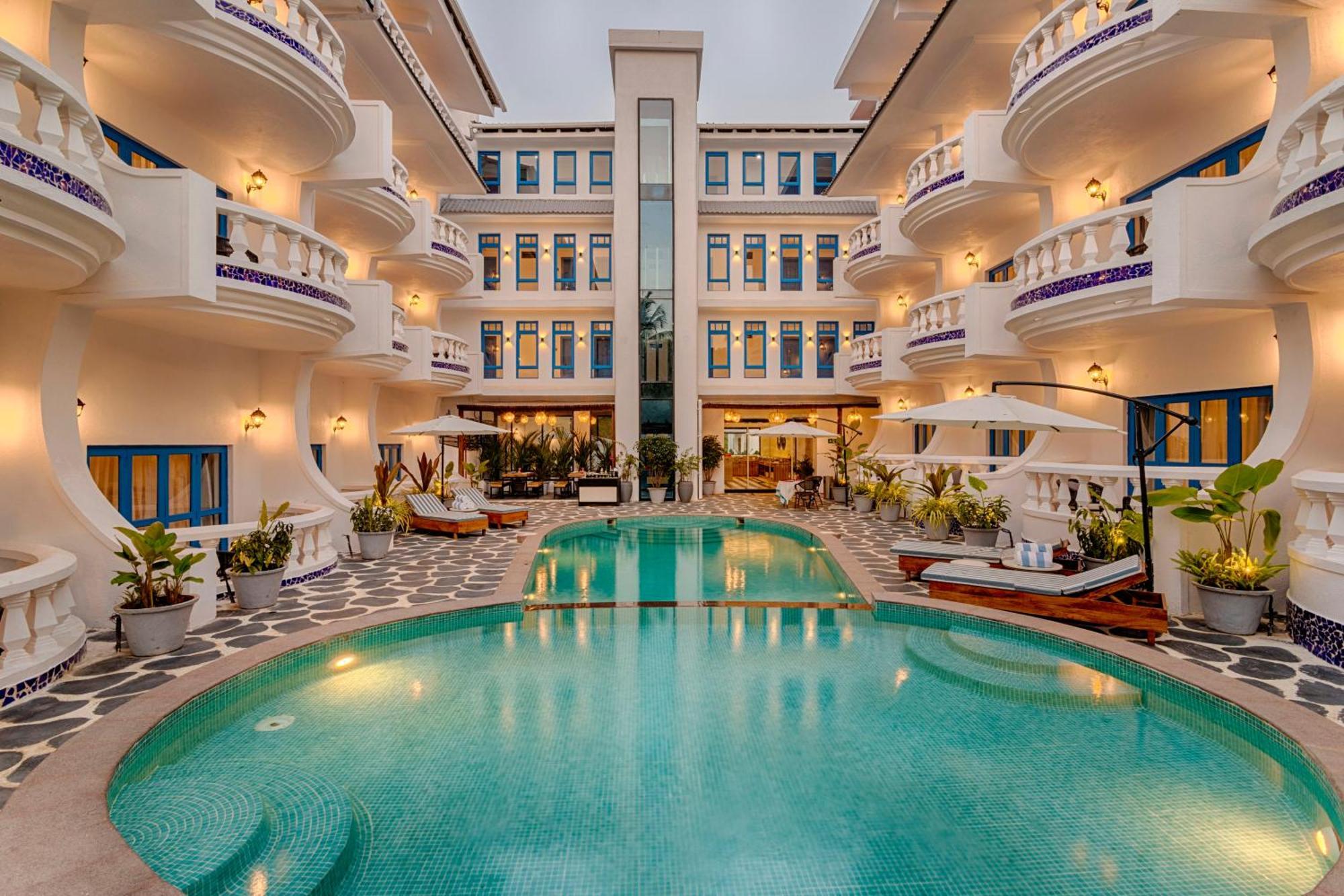 Azalea By Stone Wood Premier Hotel Varca Bagian luar foto