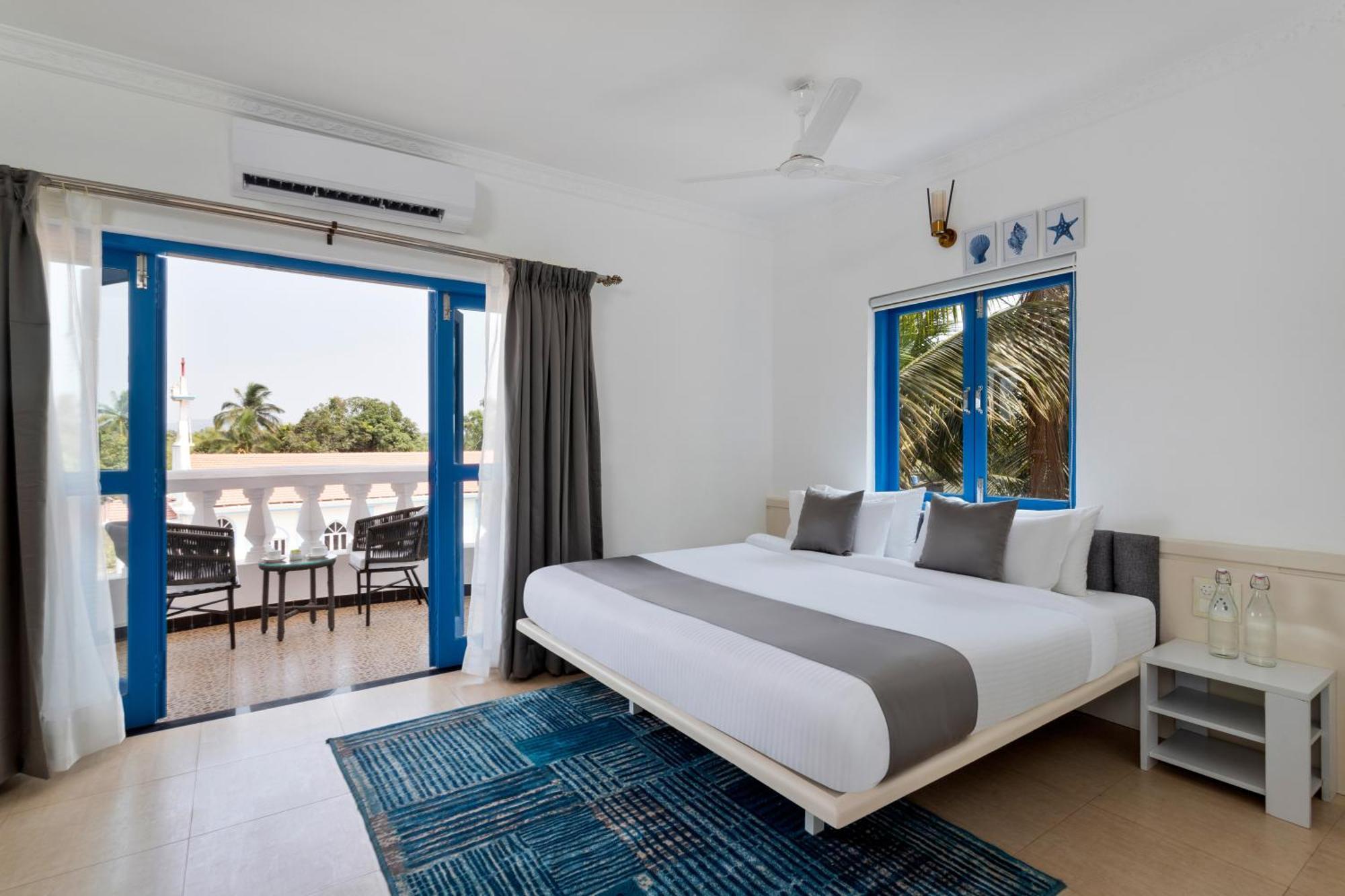 Azalea By Stone Wood Premier Hotel Varca Bagian luar foto